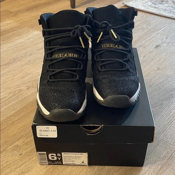 Jordan Kids. Flight Club 91. Black and Gold Sneakers - Picture 4 of 5